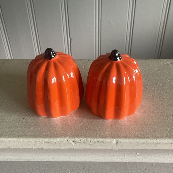 NWT- Set of 2- Vibrant Orange Pearl Glazed Porcelain Pumpkin Decorations - Picture 17 of 17